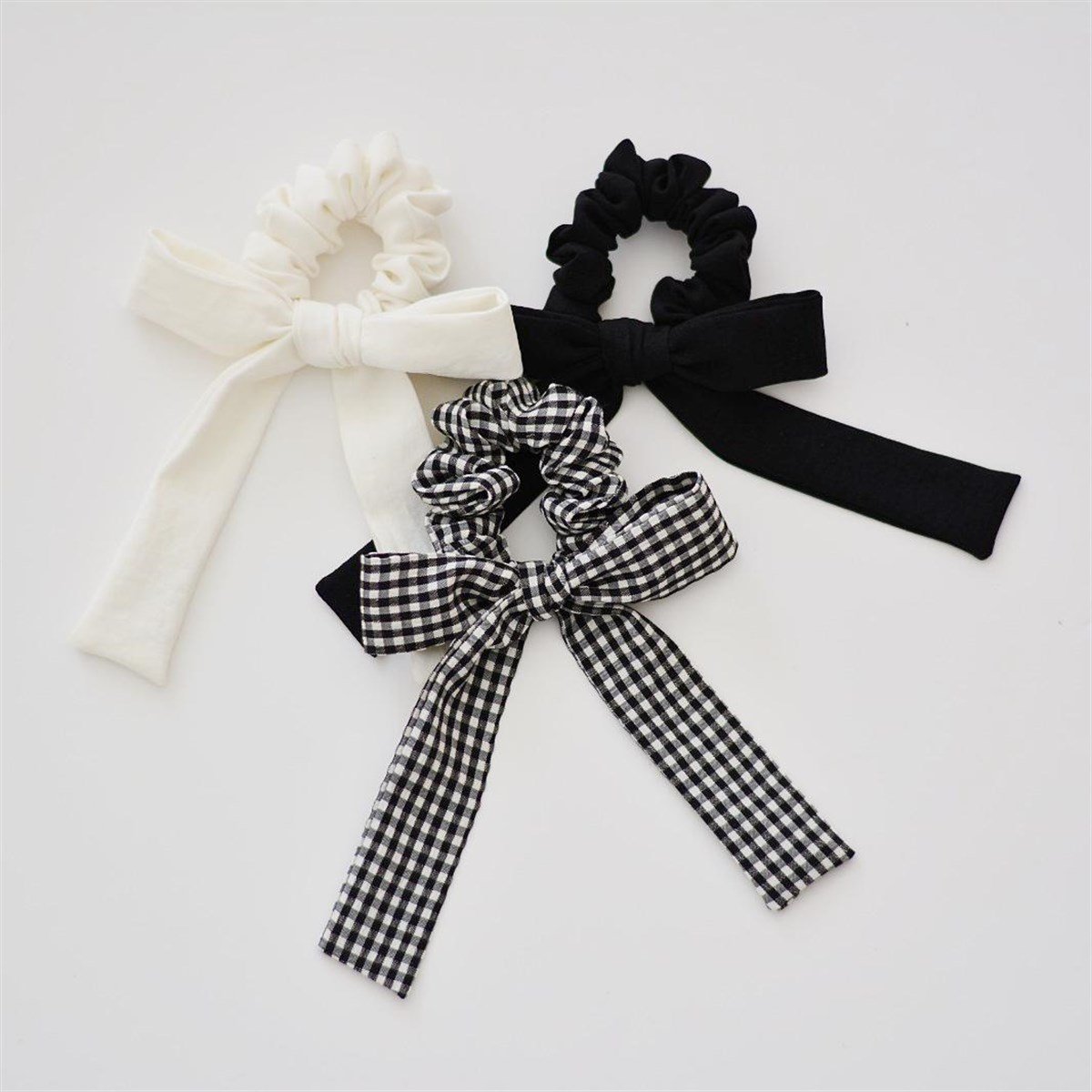 Kurdeleli Scrunchie // Black White